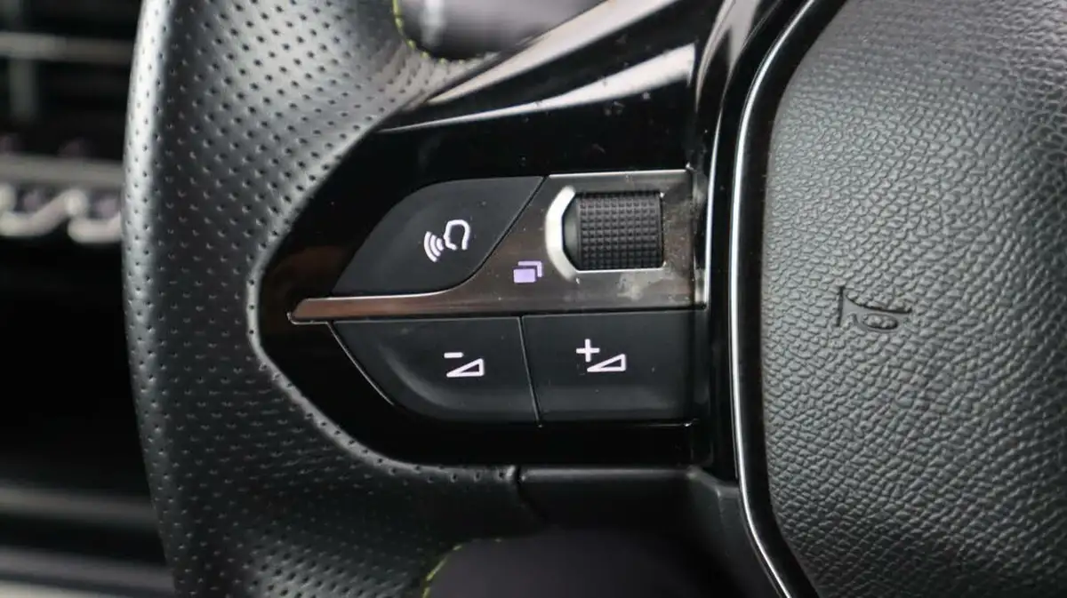 2021-peugeot-208-e-gt-premium-big-24