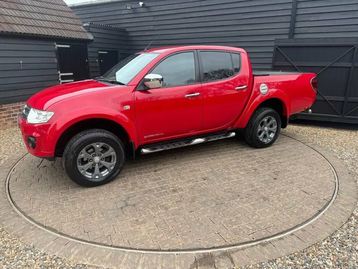 2014-mitsubishi-l200-25td-barbarian-auto-big-17