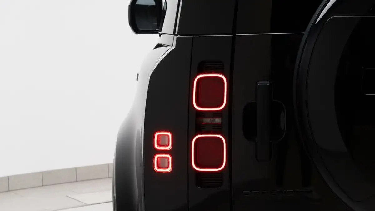 2024-land-rover-90-defender-30-d250-hard-top-standard-90-big-23