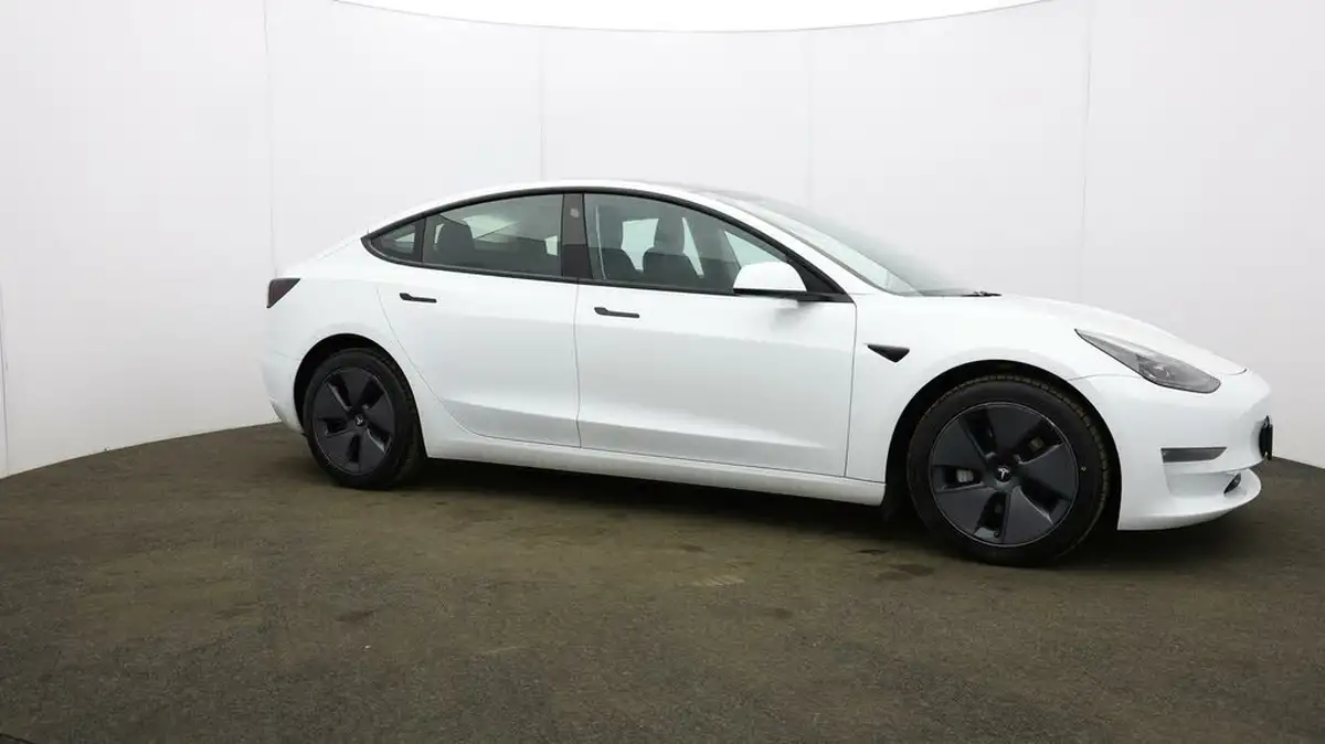 2022-tesla-model-3-e-long-range-big-42