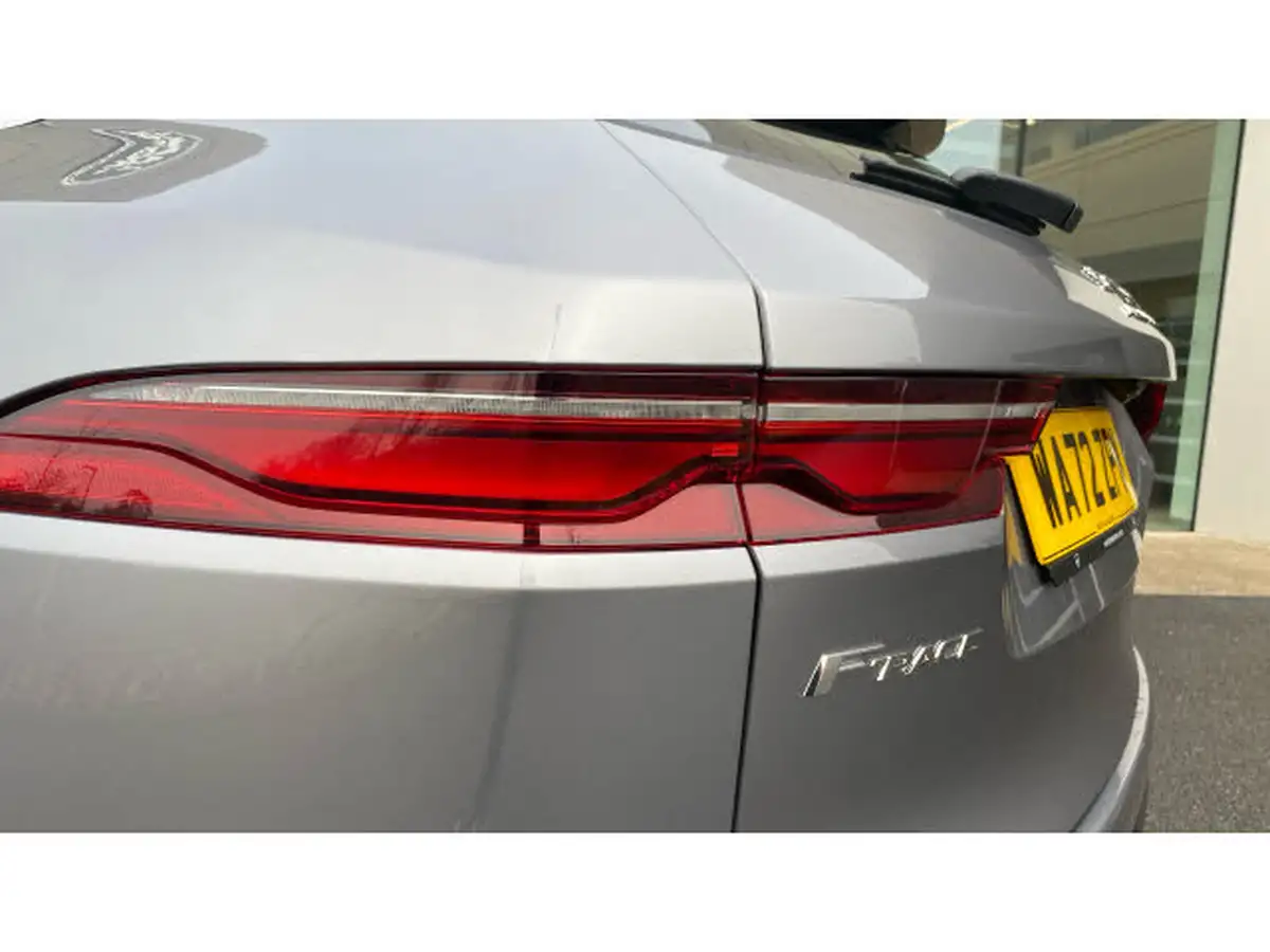 2022-jaguar-f-pace-20-d200-r-dynamic-hse-big-57