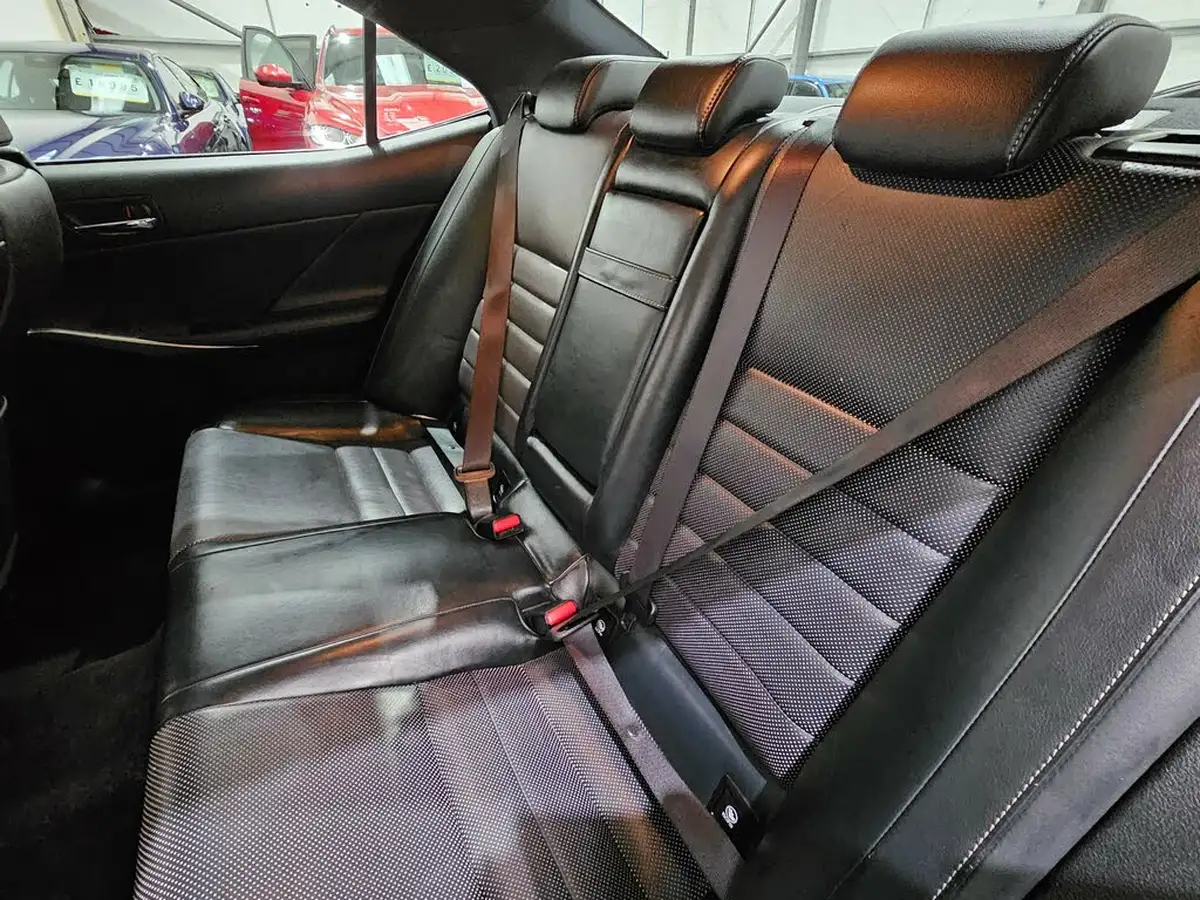 2014-lexus-is-300h-25-f-sport-big-7