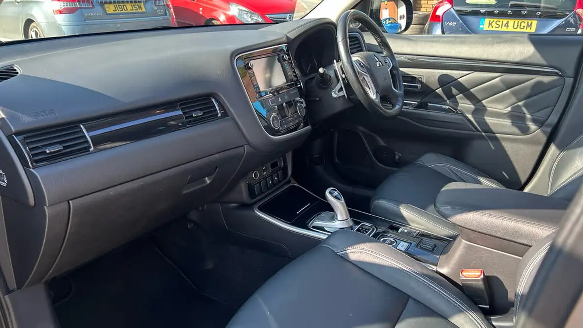 2017-mitsubishi-outlander-20-4hs-phev-5st-big-9