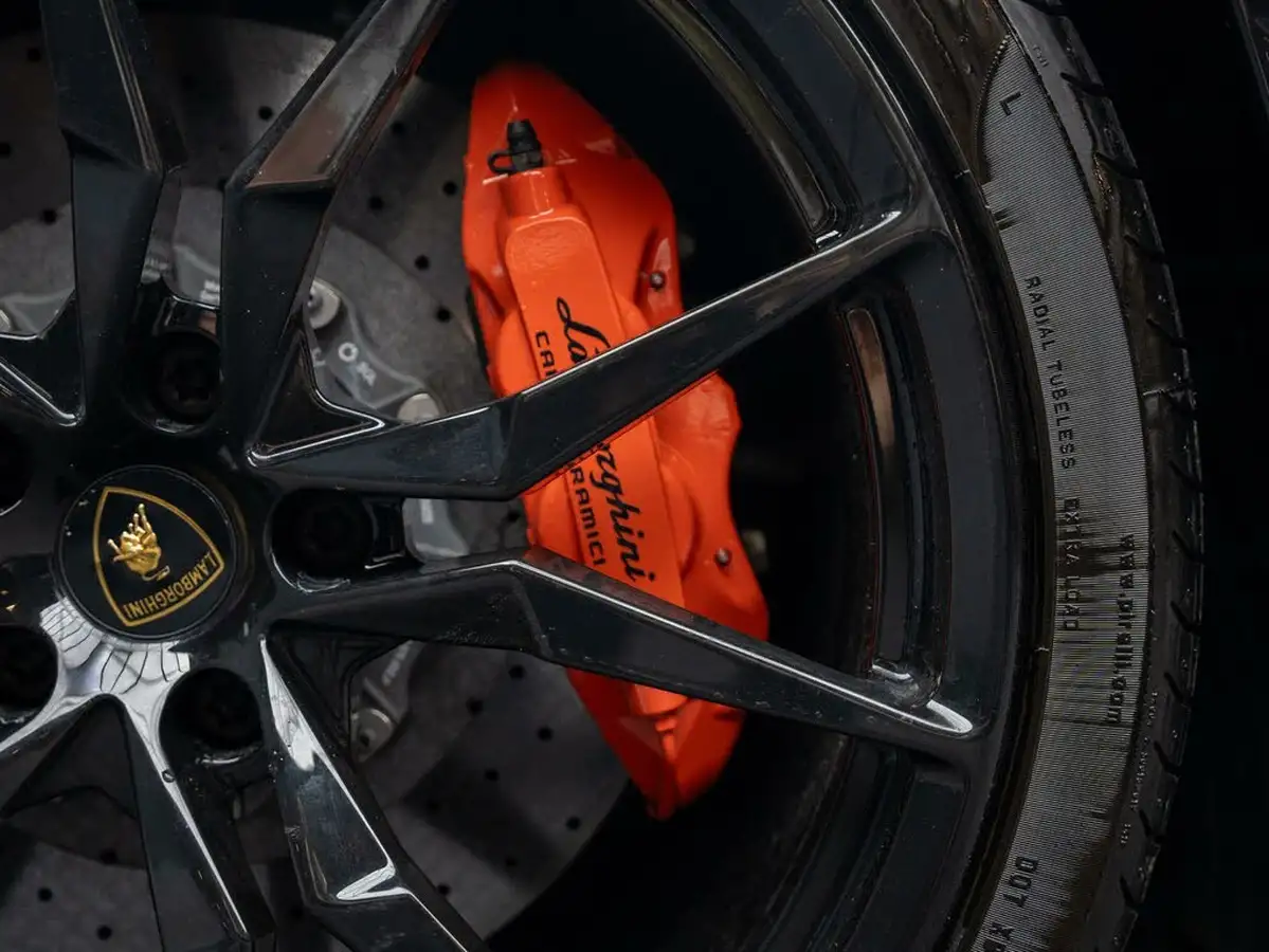 2014-lamborghini-aventador-65-lp-700-4-coupe-big-21