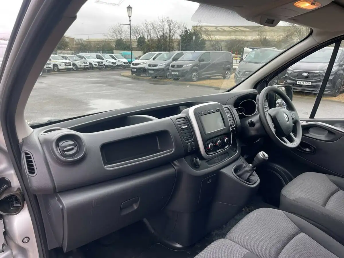 2021-renault-trafic-20dci-ll30-energy-120-business-panel-big-39