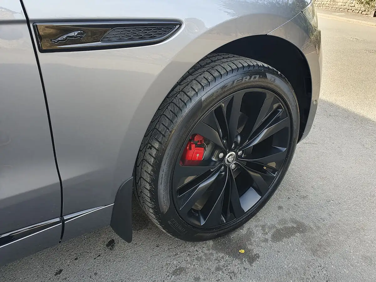 2024-jaguar-f-pace-30-d300-r-dynamic-hse-black-big-12