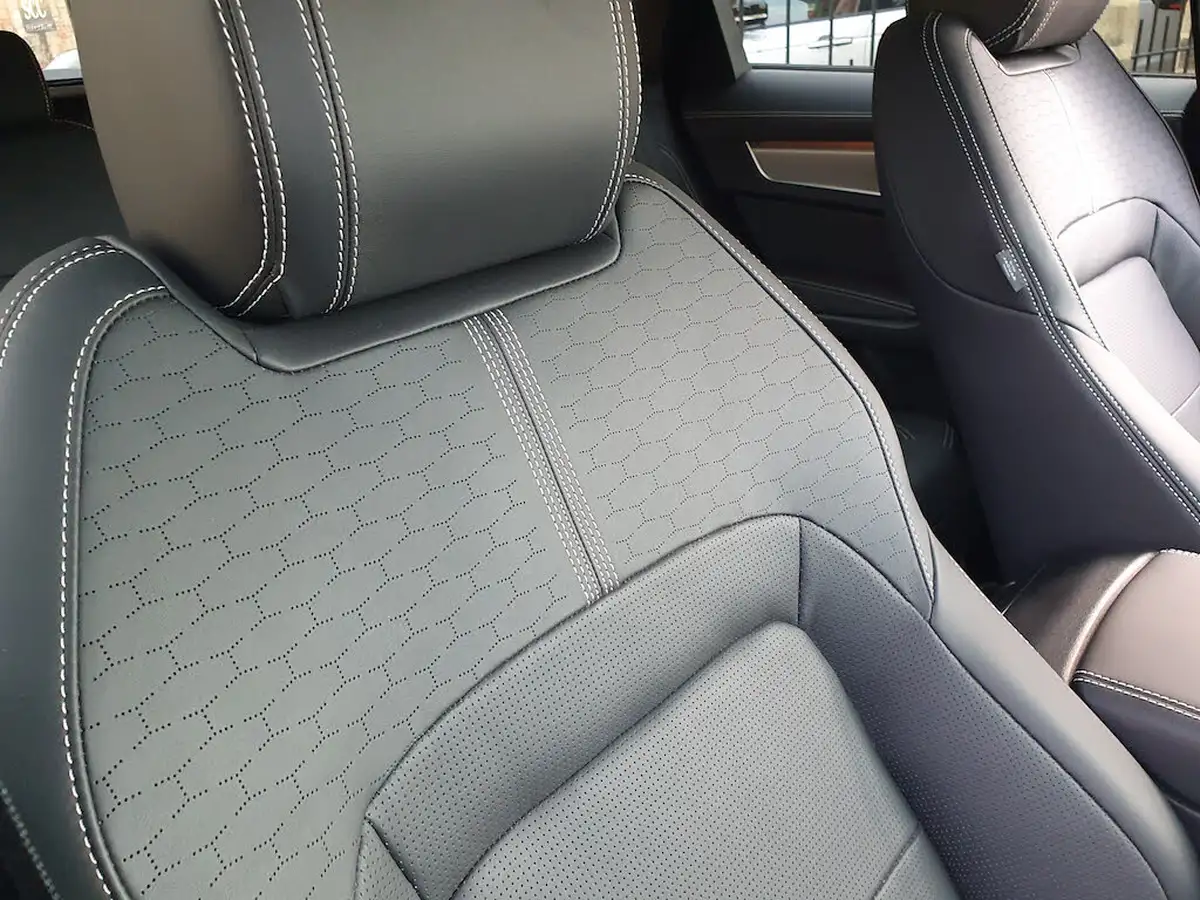 2024-jaguar-f-pace-30-d300-r-dynamic-hse-black-big-36
