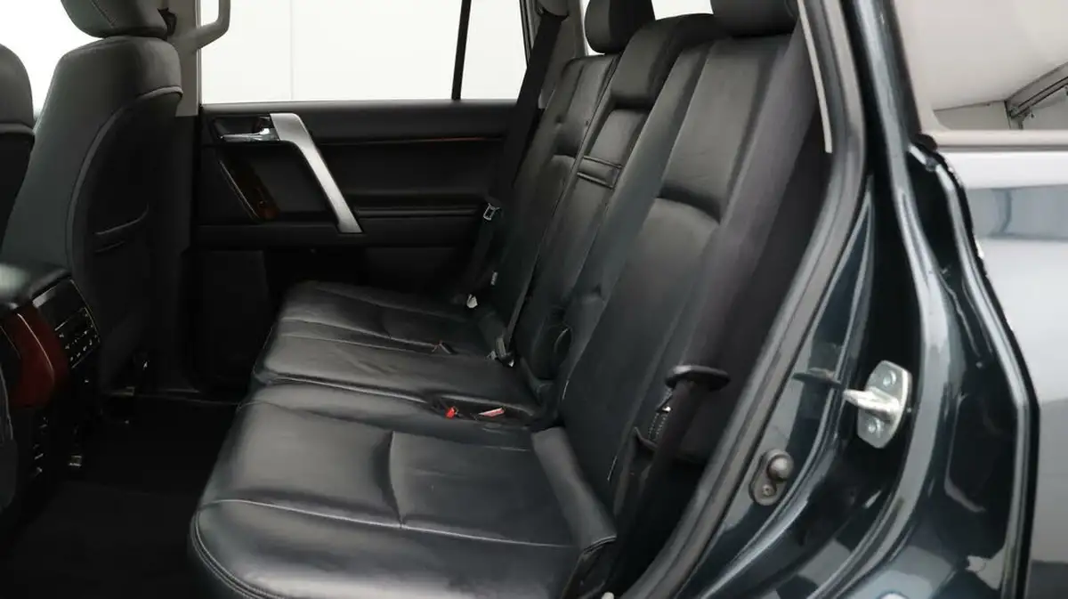 2017-toyota-land-cruiser-28d-4d-invincible-7st-big-16