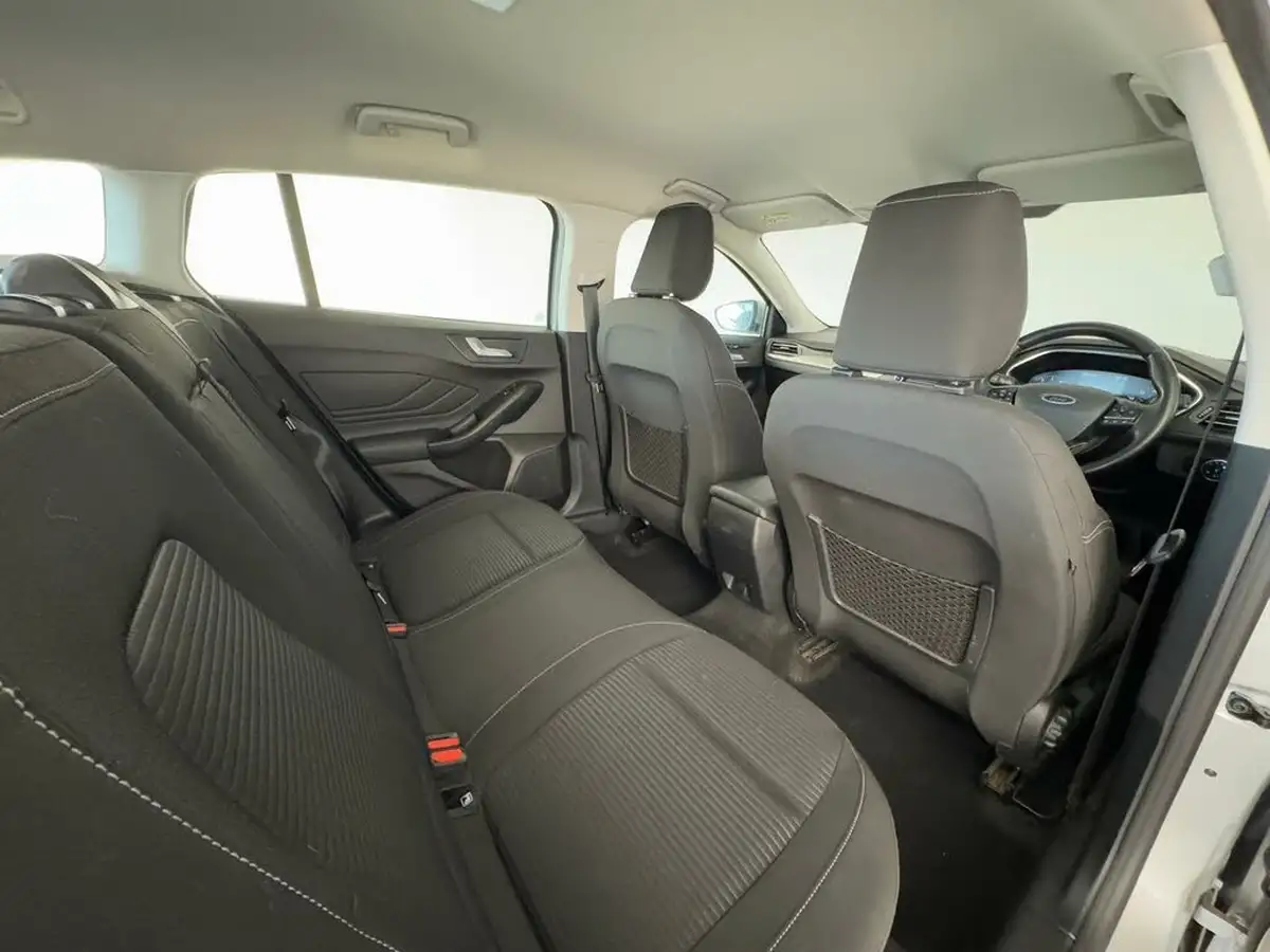 2020-ford-focus-10t-titanium-estate-auto-big-16