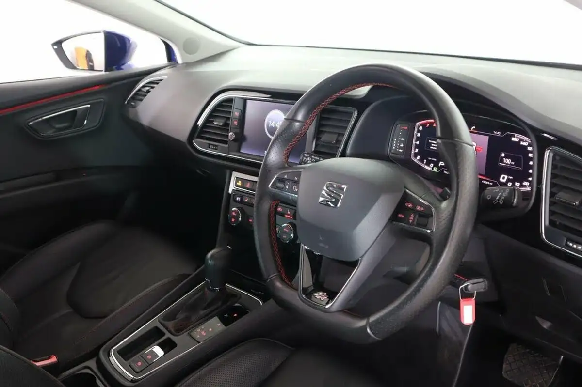 2019-seat-leon-20-tsi-fr-sport-hatchback-big-8