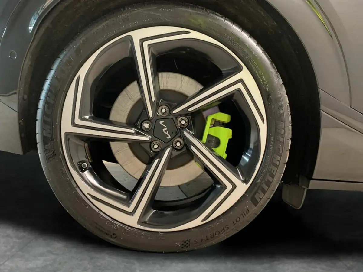 2023-kia-ev6-e-gt-big-36