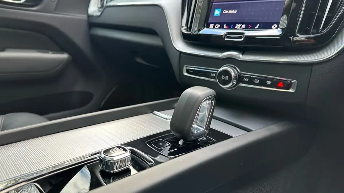 2024-volvo-xc60-20-b5-core-big-13