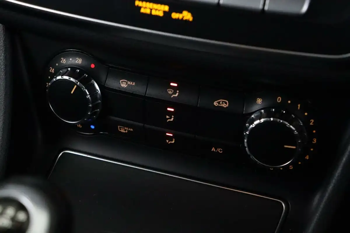 2019-mercedes-benz-gla-class-16-gla-180-urban-edition-big-22