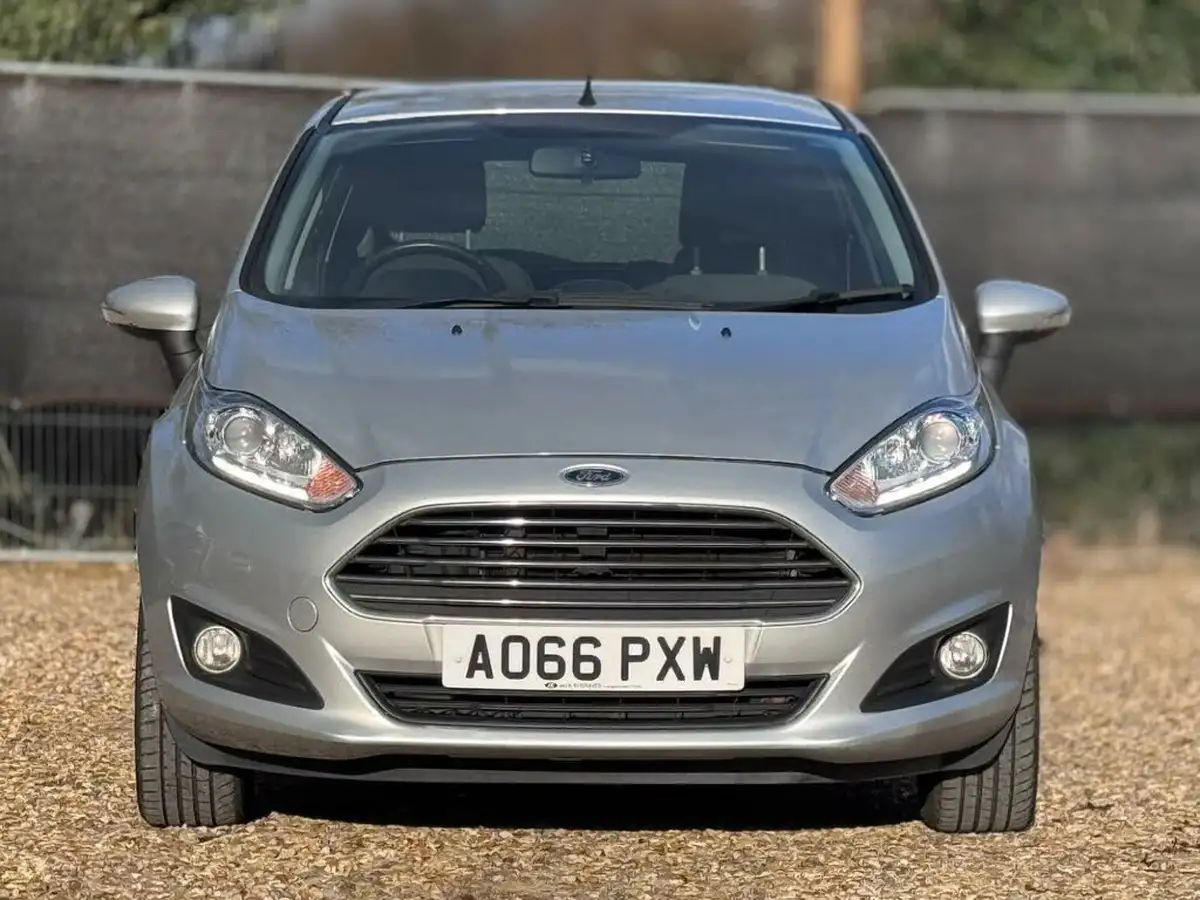2016-ford-fiesta-125-zetec-5d-big-8