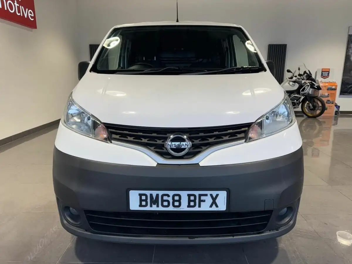 2019-nissan-nv200-15td-acenta-89bhp-crewcab-van-big-9