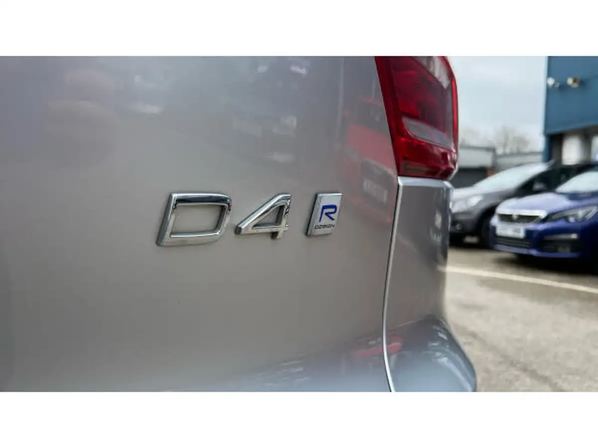 2018-volvo-xc40-20td-d4-first-edition-big-51