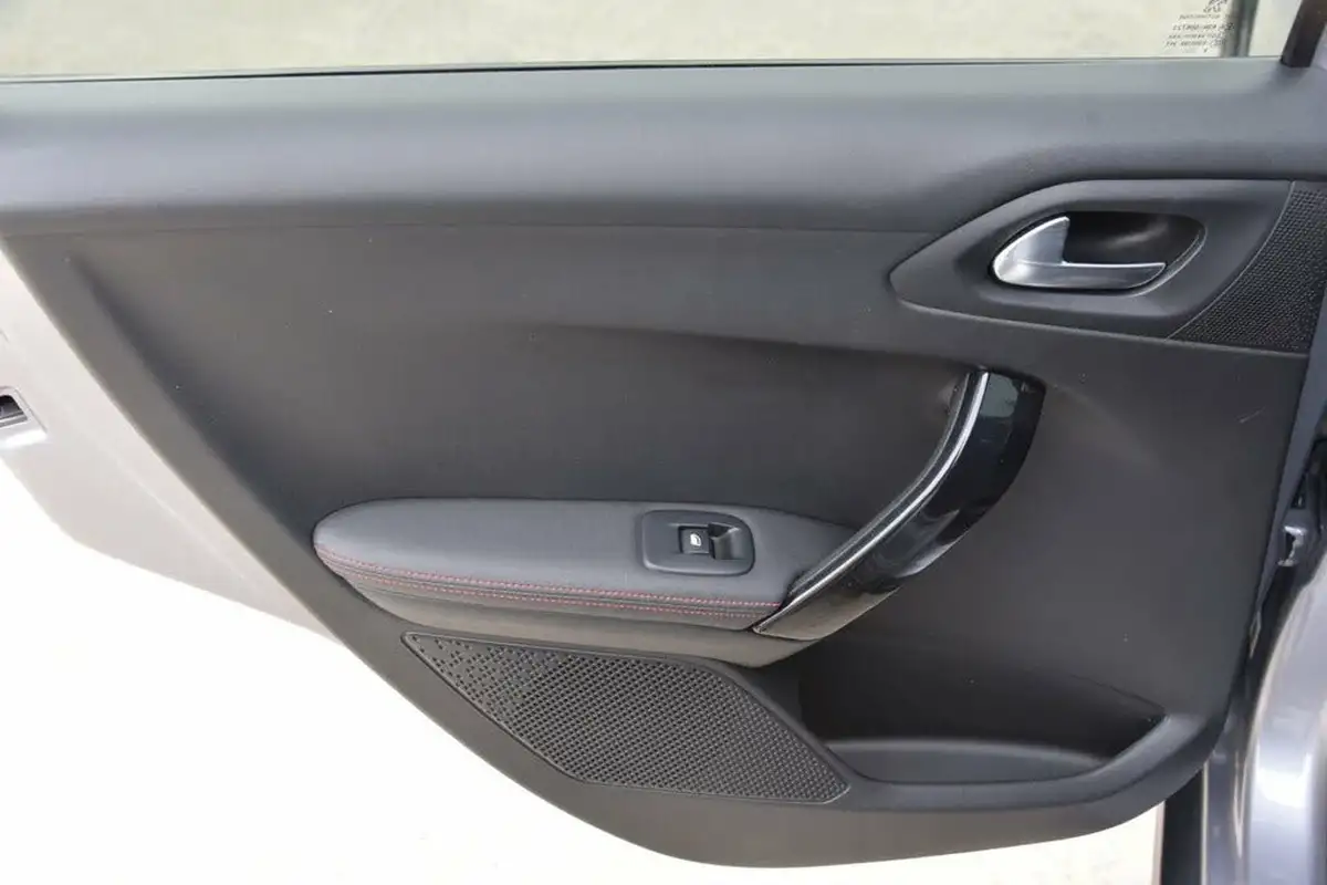 2019-peugeot-2008-suv-12-puretech-gt-line-130bhp-big-29