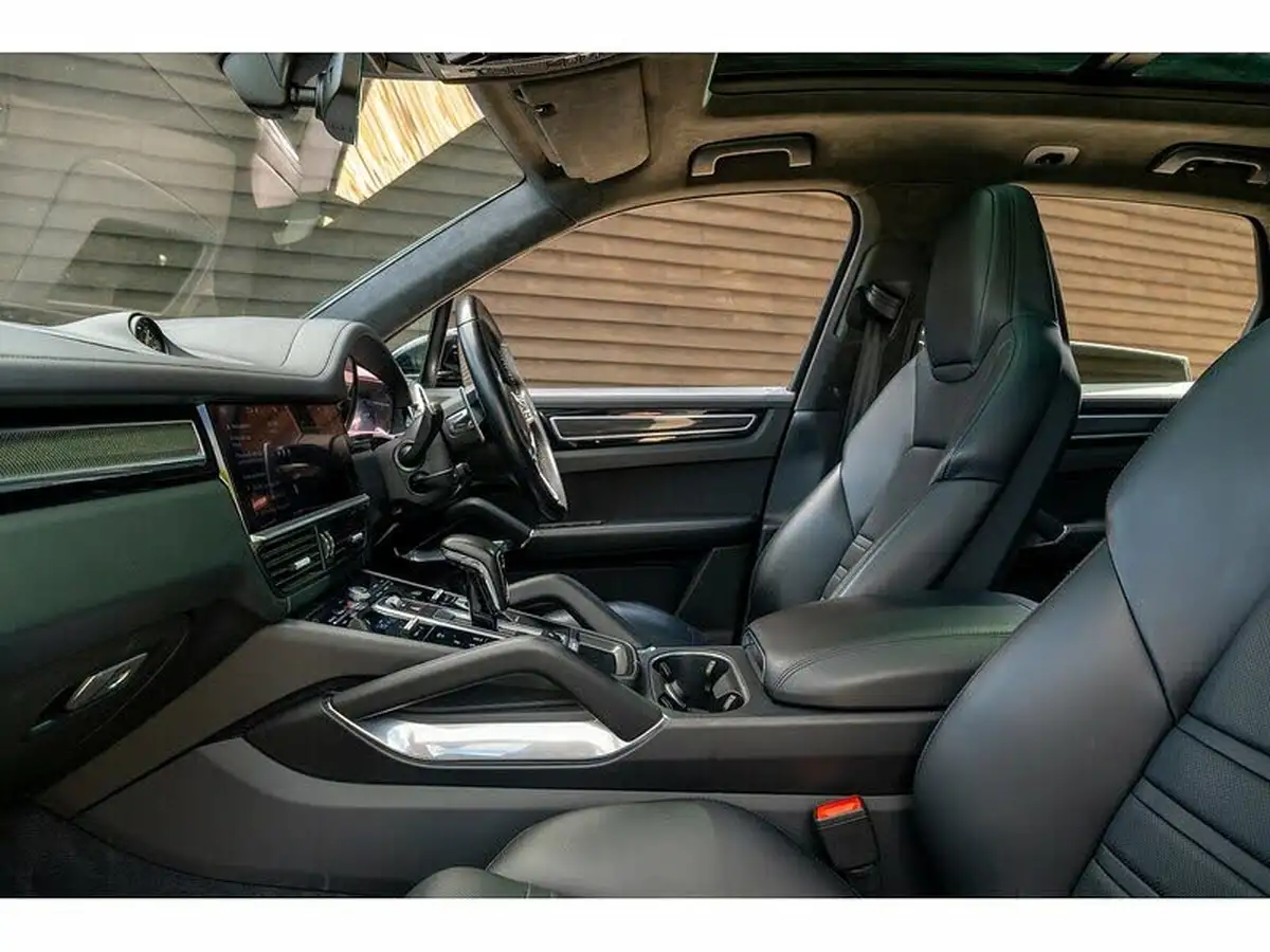 2019-porsche-cayenne-40-v8-turbo-s-e-hybrid-station-wagon-big-40