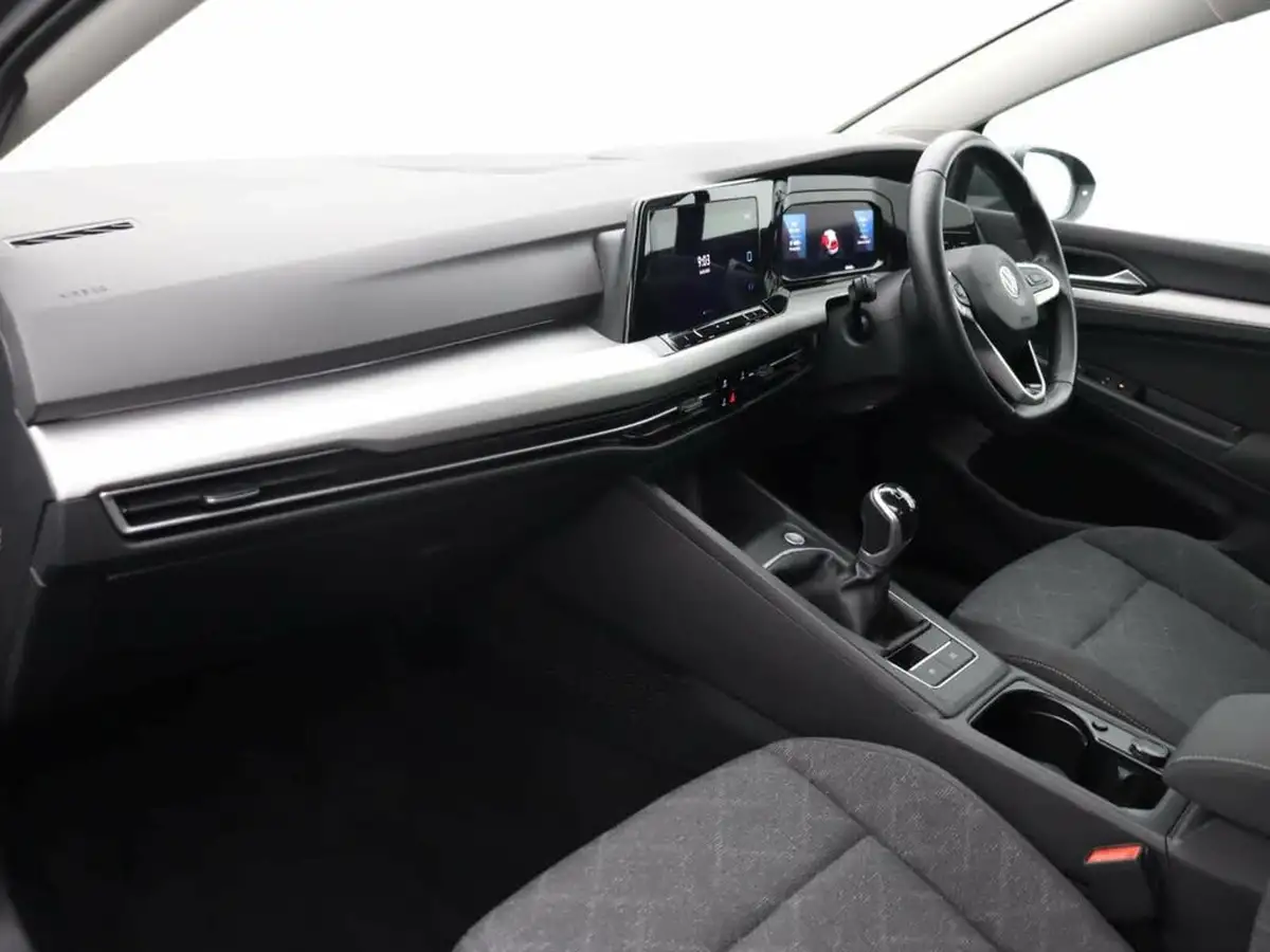 2021-volkswagen-golf-10-tsi-life-hatchback-big-18
