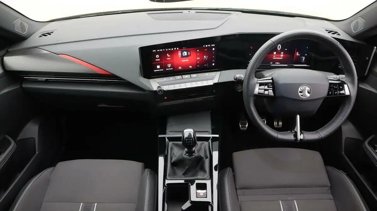 2022-vauxhall-astra-12-turbo-gs-line-hatchback-big-13