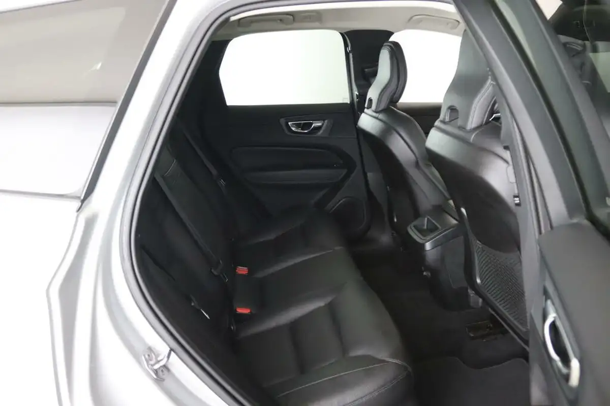 2018-volvo-xc60-20td-d4-momentum-4x4-big-13