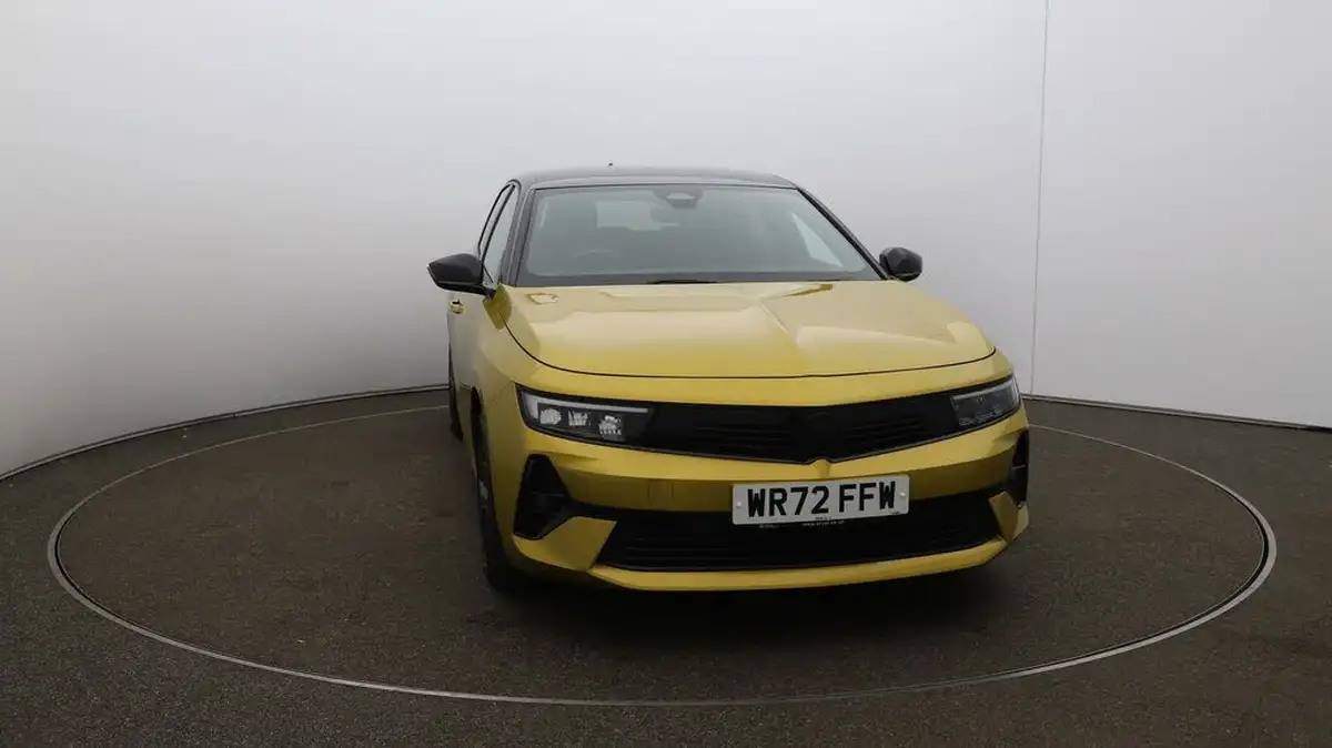 2022-vauxhall-astra-12-turbo-gs-line-hatchback-big-37