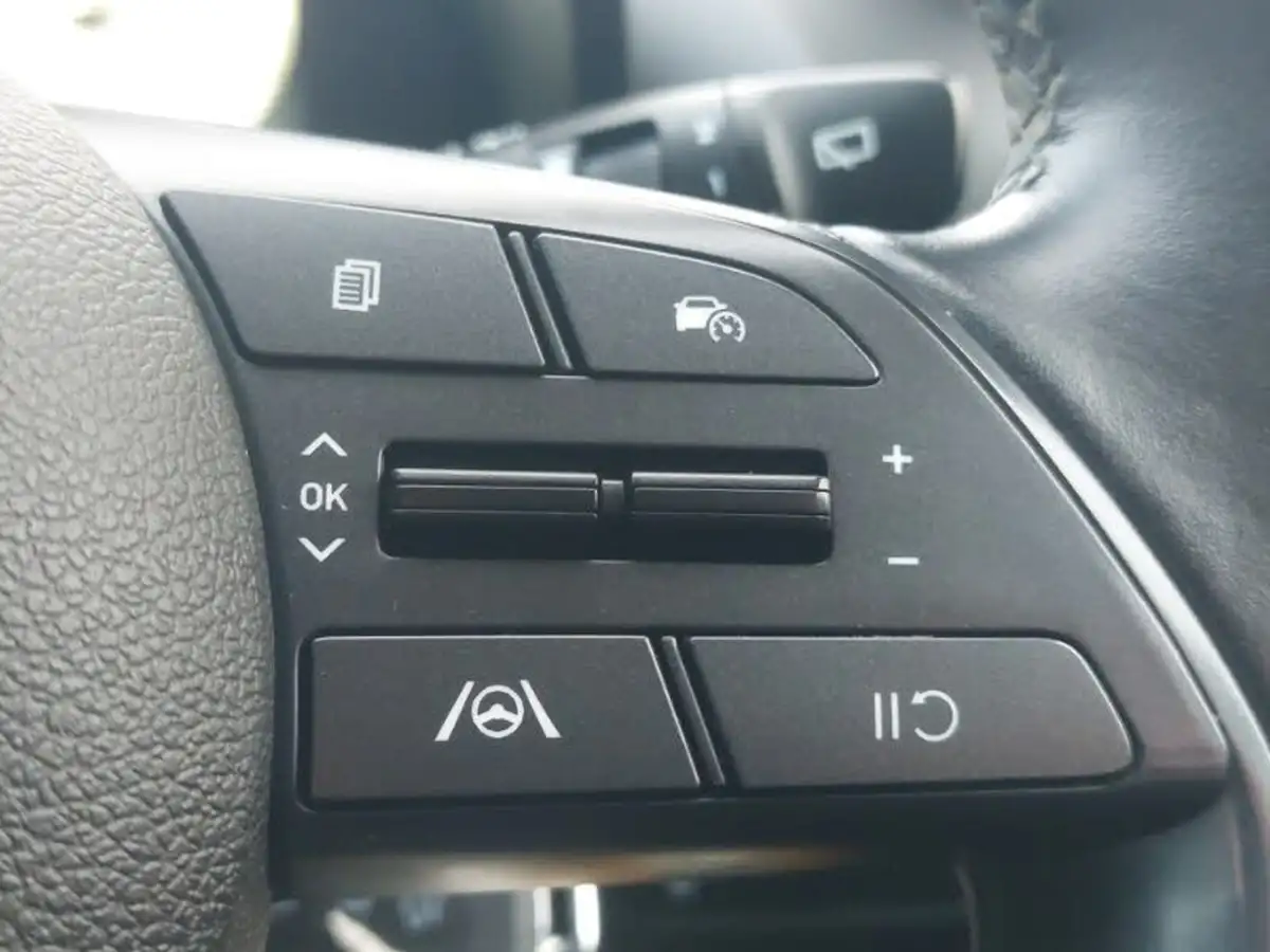 2024-hyundai-i20-10-t-gdi-advance-dct-big-17