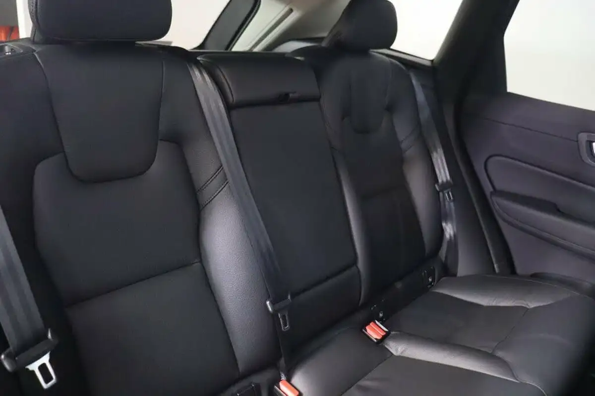 2022-volvo-xc60-20-b5-core-big-31