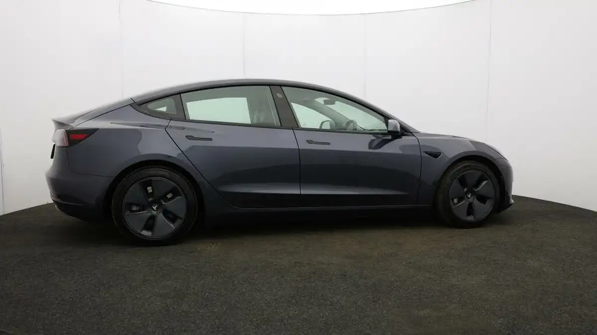 2020-tesla-model-3-e-long-range-big-49