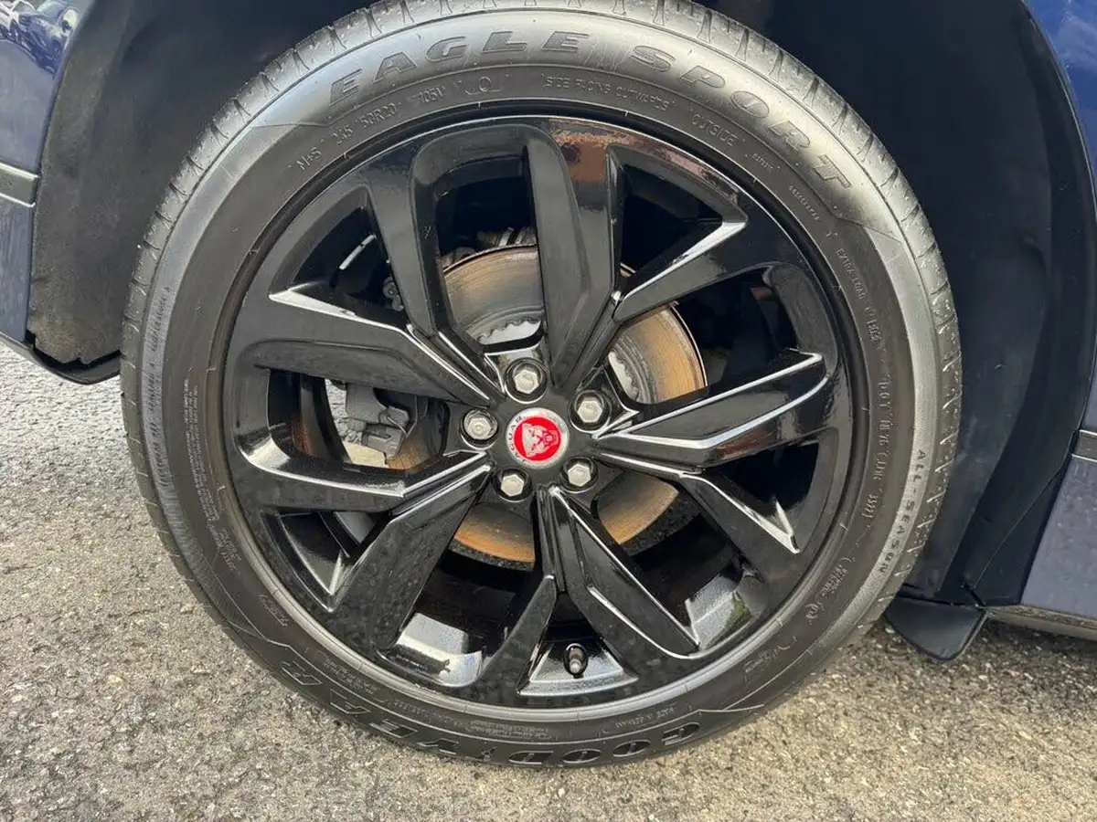2023-jaguar-i-pace-ev400-black-big-40