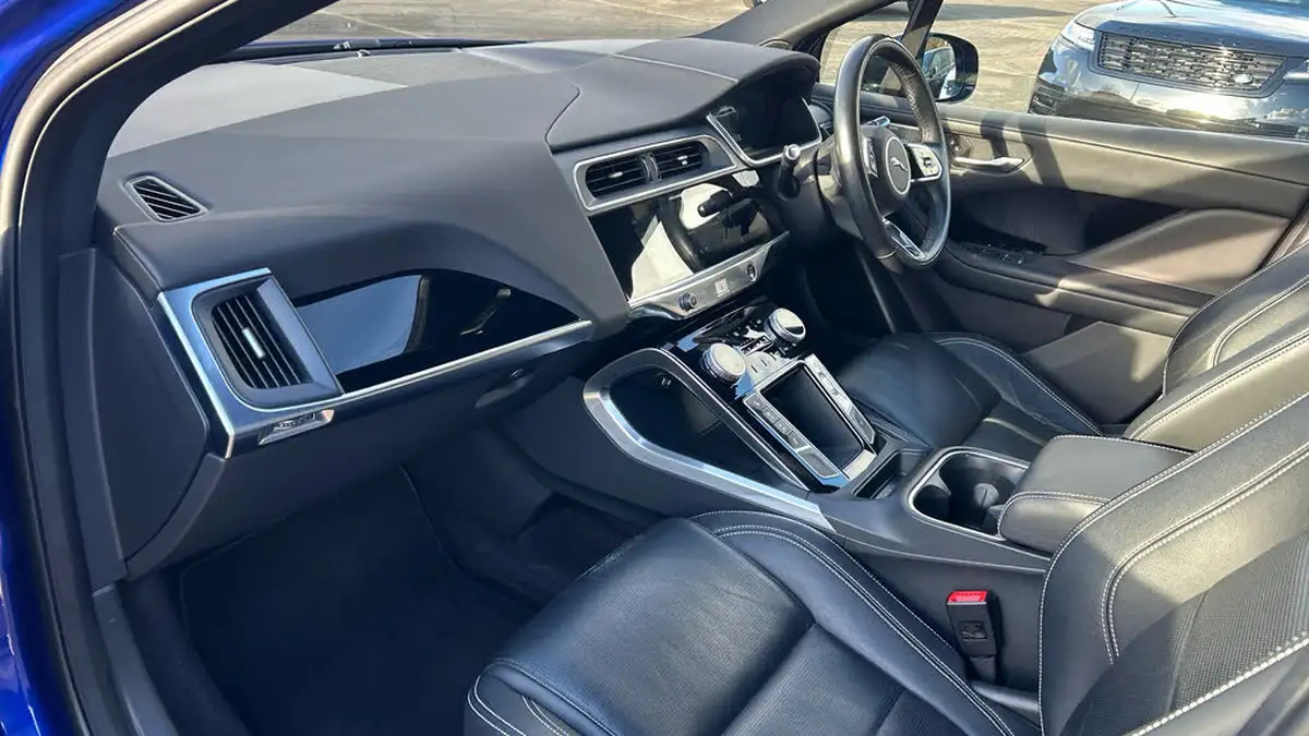 2021-jaguar-i-pace-ev400-black-big-22