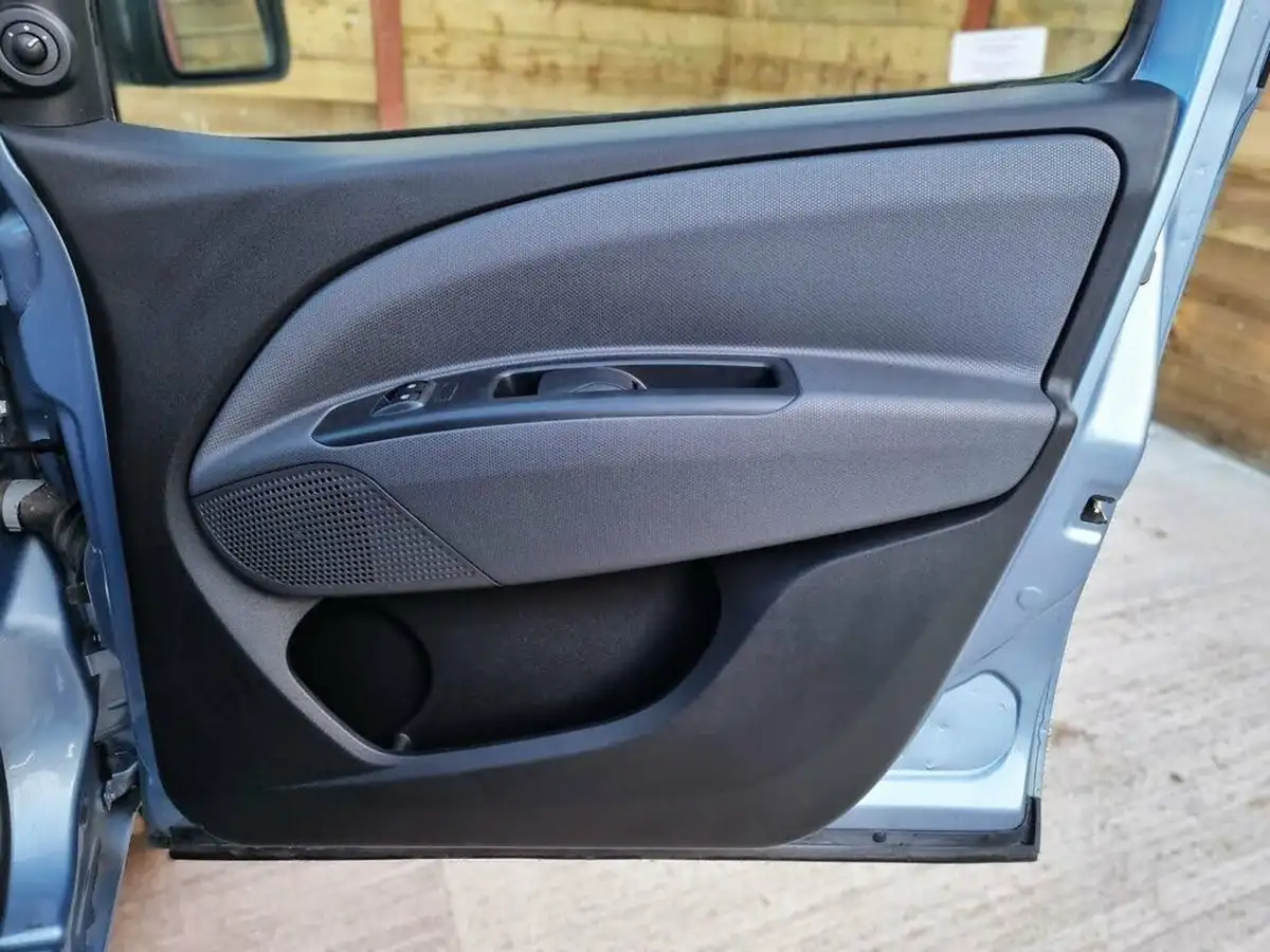 2018-fiat-doblo-14-easy-big-21