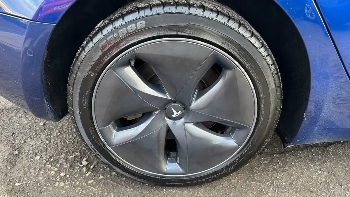 2020-tesla-model-3-e-standard-plus-big-39