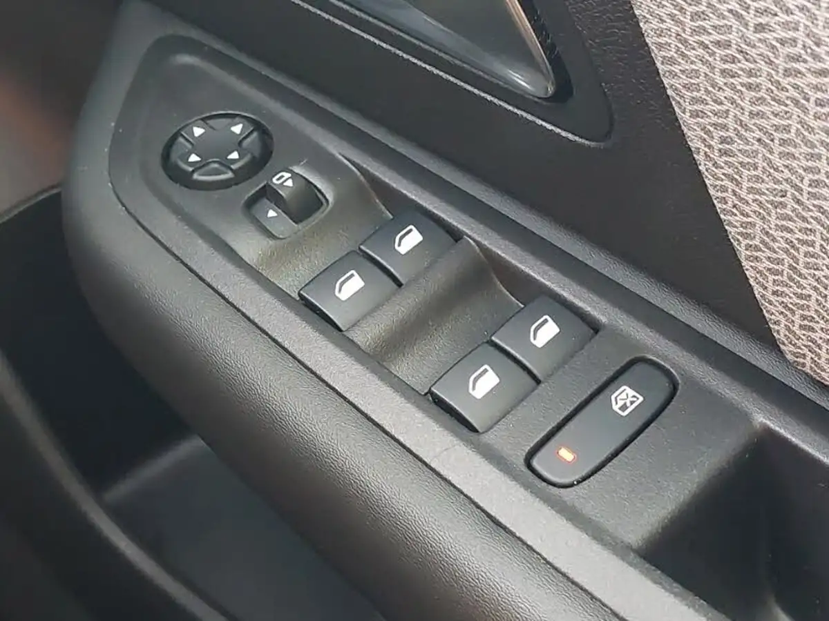 2021-citroen-c4-12-puretech-sense-plus-big-15