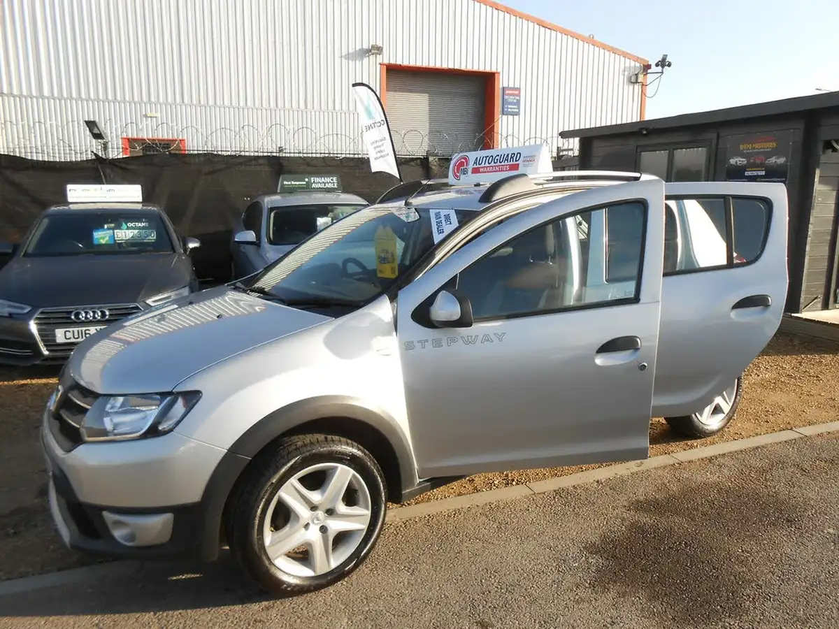 2015-dacia-sandero-stepway-15dci-laureate-big-39