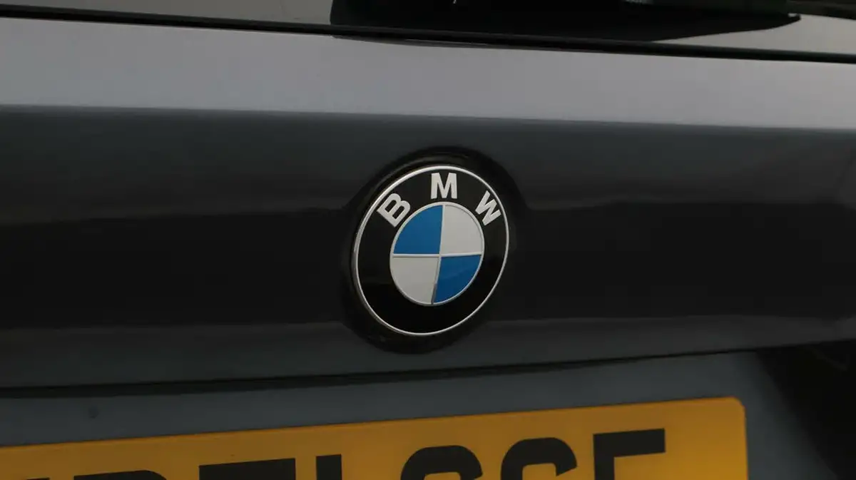 2021-bmw-x1-20-sdrive20i-sport-big-21