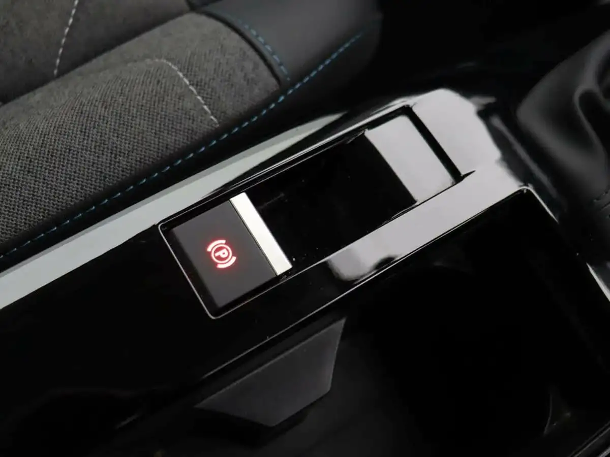 2023-citroen-c4-12-puretech-sense-plus-big-47