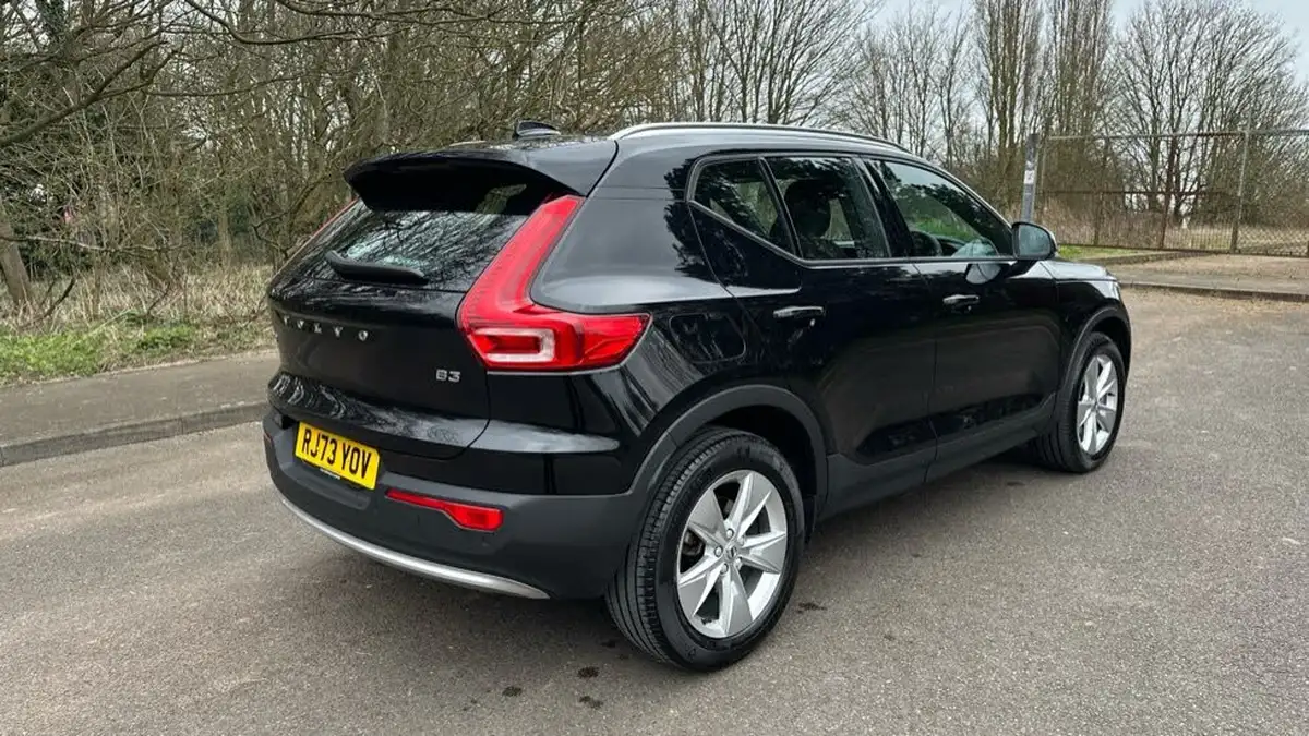 2023-volvo-xc40-20-b3-core-big-23