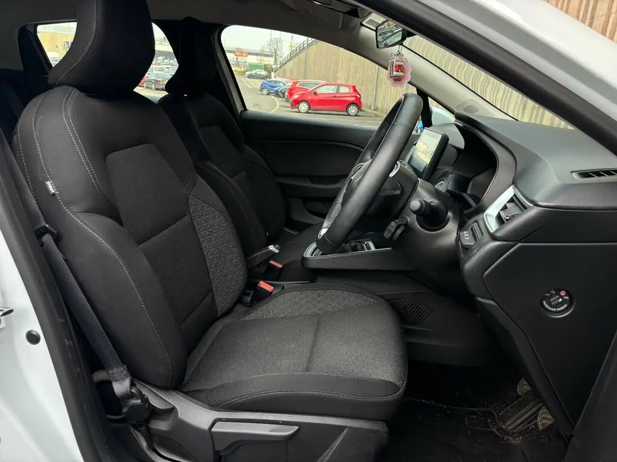 2021-renault-clio-10-tce-iconic-90ps-big-10