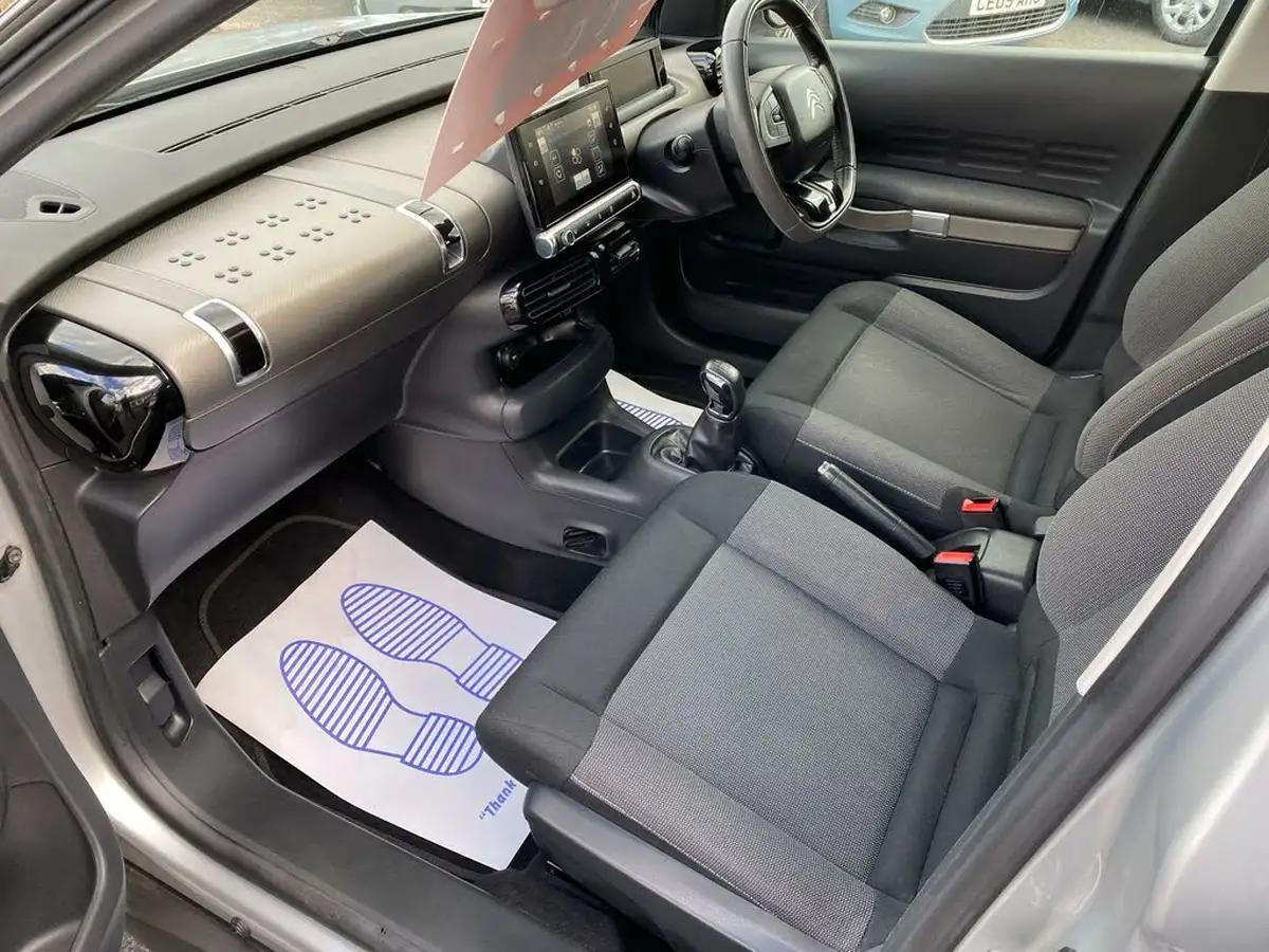 2015-citroen-c4-cactus-16bluehdi-feel-big-25