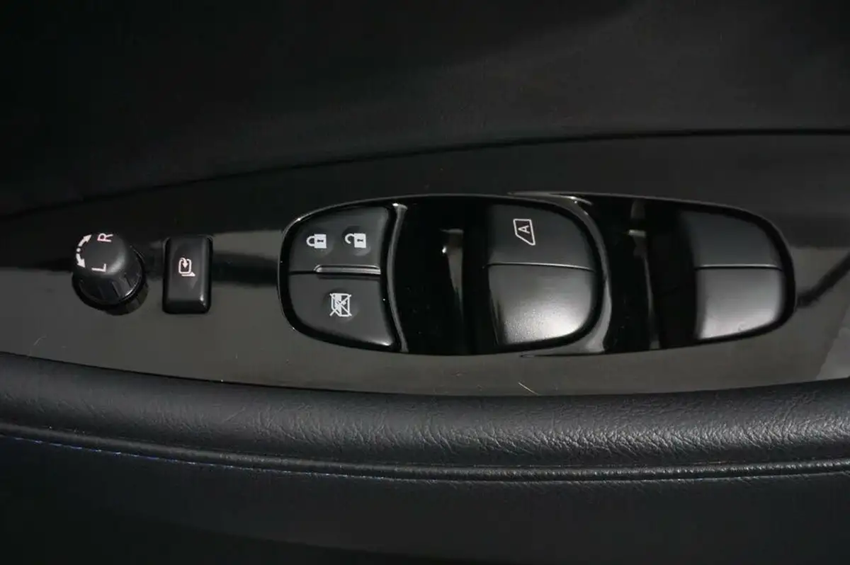 2020-nissan-leaf-e-tekna-big-17