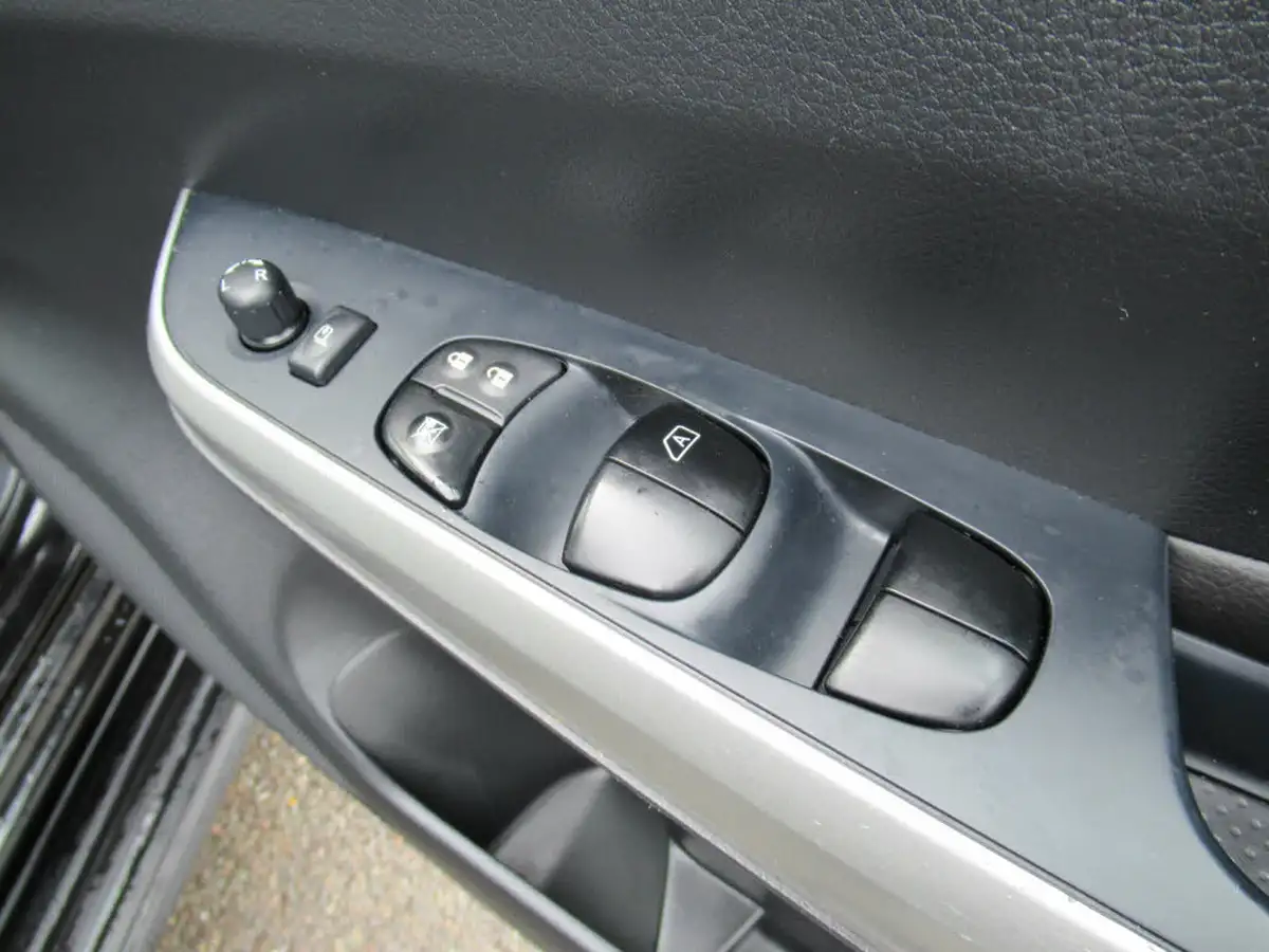 2021-nissan-navara-23dci-tt-n-guard-8-navileathersunroof-auto-big-23