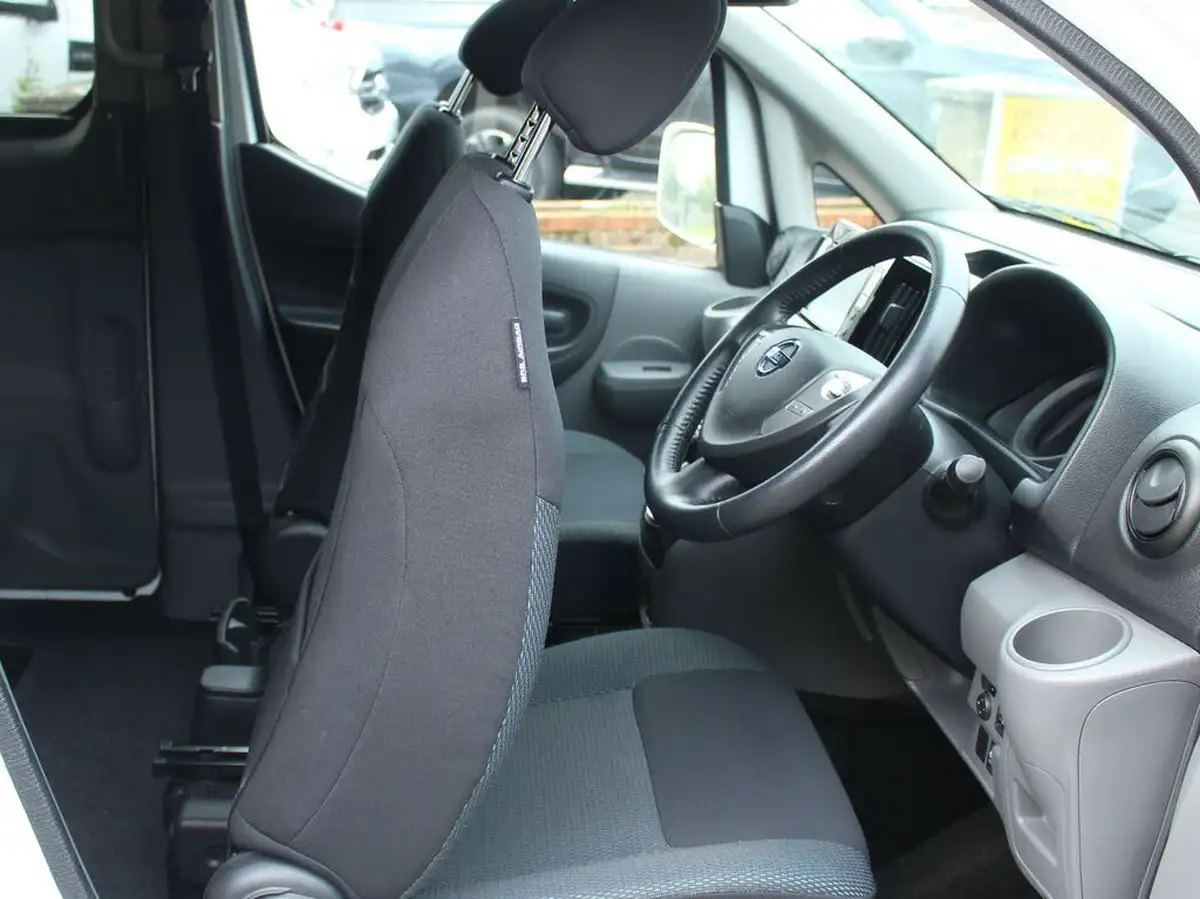 2020-nissan-env200-e-evalia-5-big-23