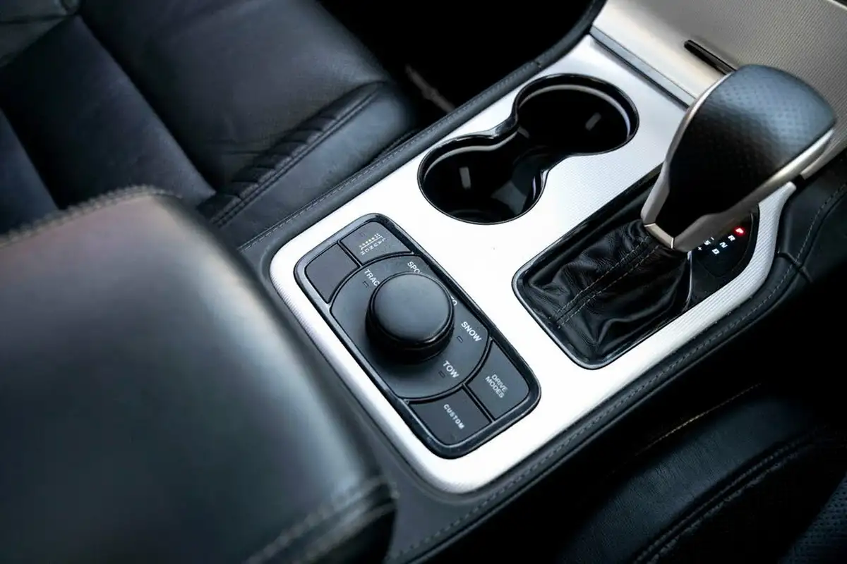 2019-jeep-grand-cherokee-62-hemi-trackhawk-big-13