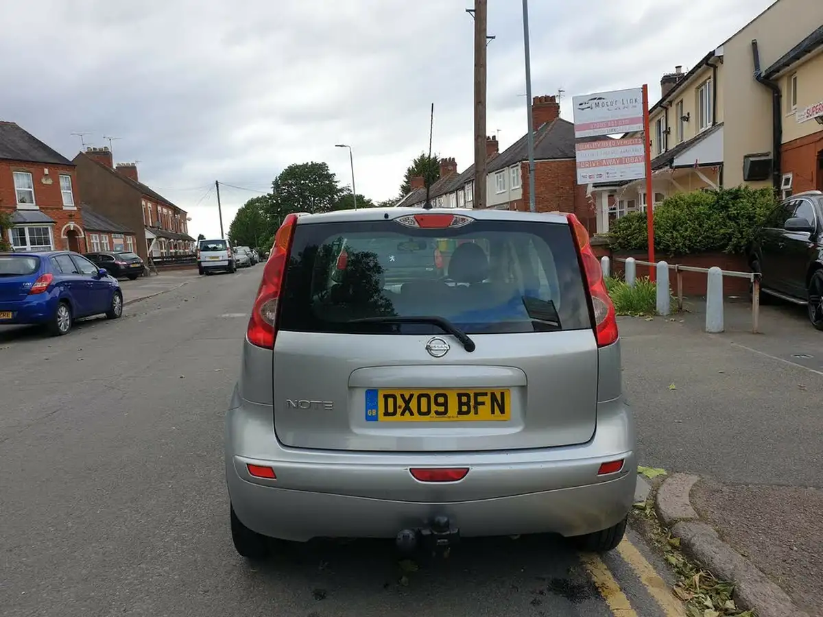 2009-nissan-note-big-5