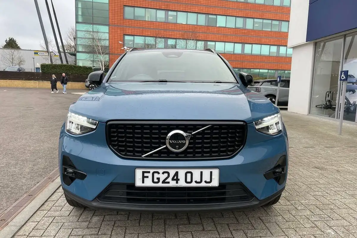 2024-volvo-xc40-20-b4-plus-big-11