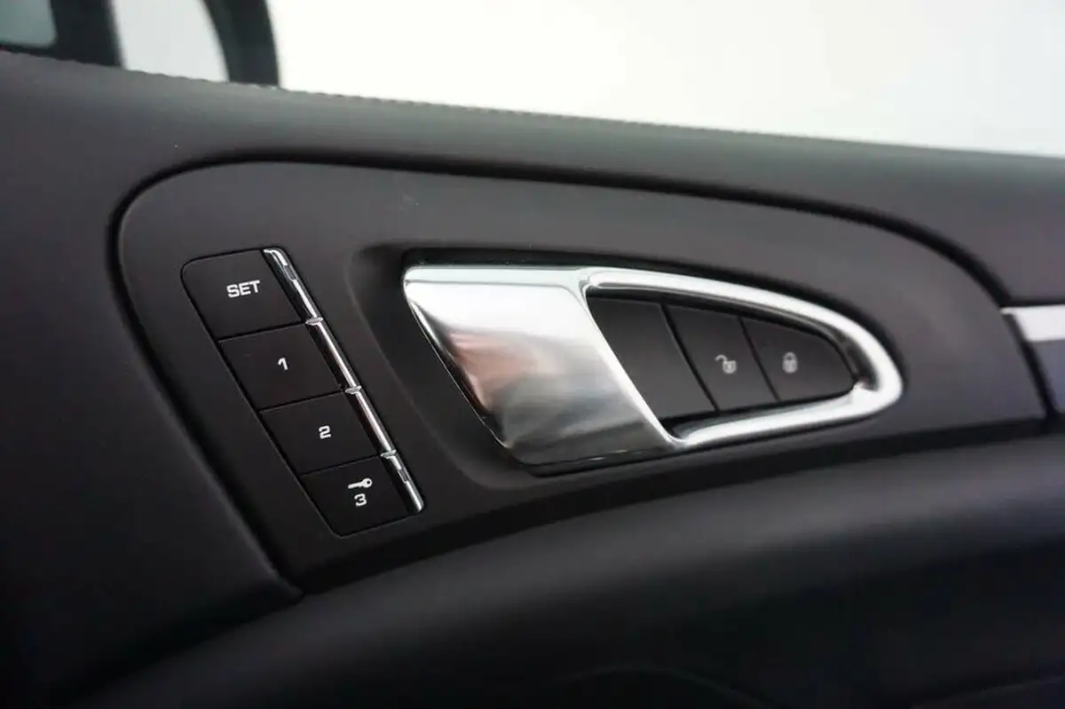 2013-porsche-cayenne-big-20