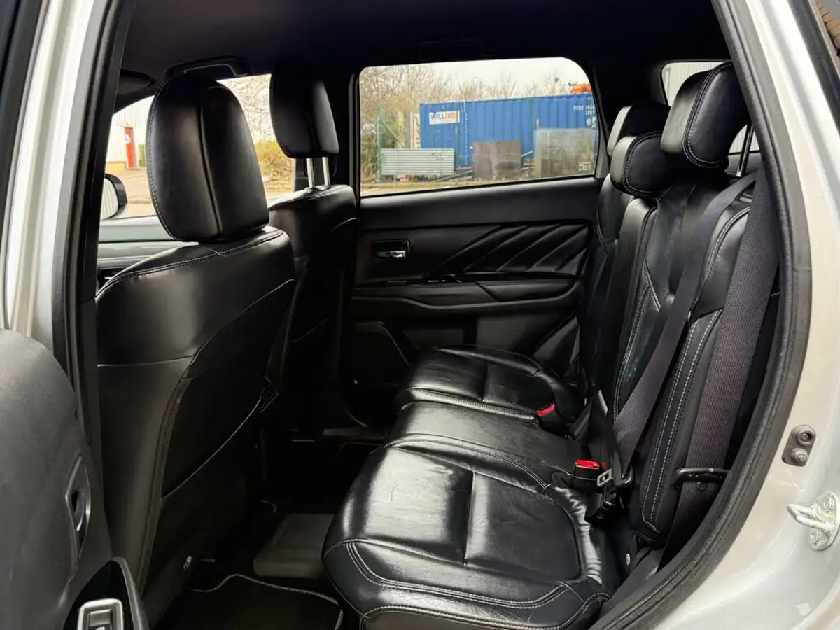 2020-mitsubishi-outlander-24-dynamic-phev-big-34
