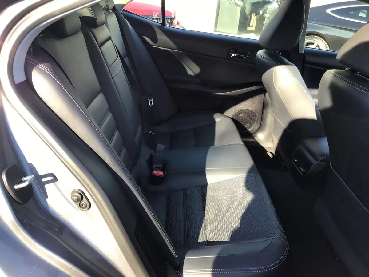 2015-lexus-is-300h-25-executive-edition-big-8