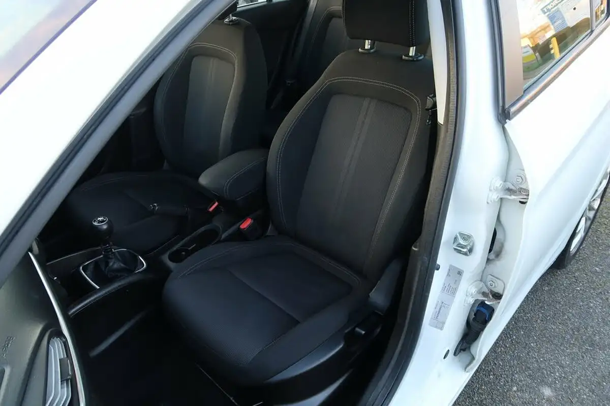 2017-fiat-tipo-14-easy-plus-hatchback-big-28